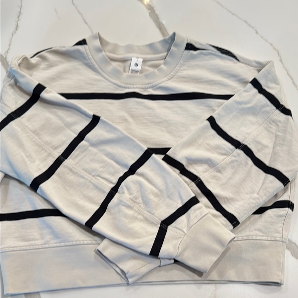 Lululemon Athletica Cream and Black Sweatshirt